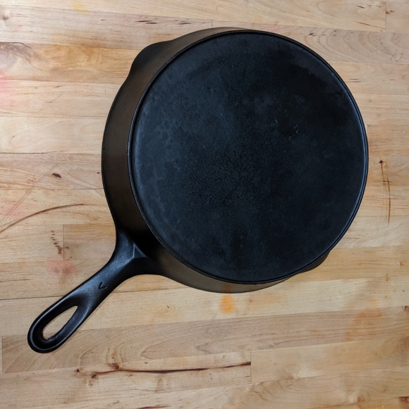 Unmarked Wagner Sidney Vonhandle Cast Iron Skillet - Picture 4 of 6